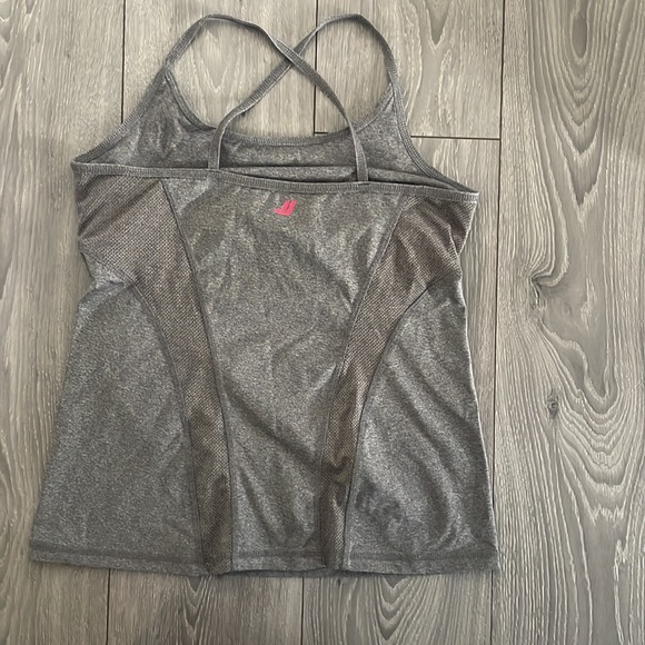 Joe Fresh Women’s Sports tank bundle - Picture 10 of 11